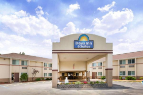 Отель Days Inn & Suites by Wyndham Bridgeport - Clarksburg  Бриджпорт